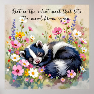 Ein liebenswerter Stinktier, der in Blumen schlumm Poster