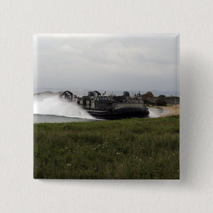 Ein Luftpolster eines Landefahrzeugs kommt an Land Button