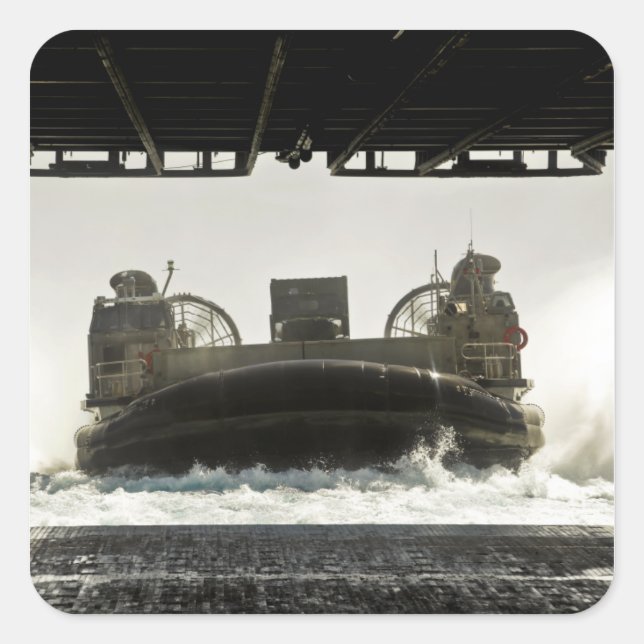 Ein Luftpolster für das Landefahrzeug bereitet sic Quadratischer Aufkleber (Vorderseite)