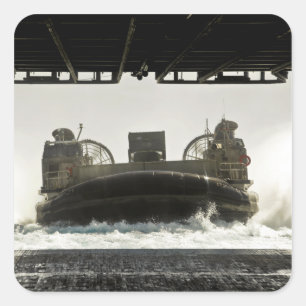 Ein Luftpolster für das Landefahrzeug bereitet sic Quadratischer Aufkleber