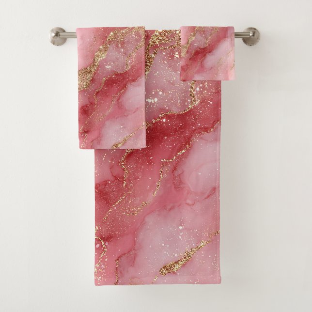Ein luxuriöser rosa Marmorhintergrund Badhandtuch Set (Insitu)
