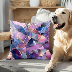 Ein luxuriöses violett getöntes Bleiglasmuster Kissen