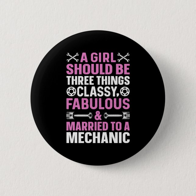 Ein Mädchen, das an einen Mechanismus Verheiratet  Button (Vorderseite)