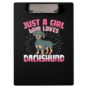 Ein Mädchen, das Dackel Lieben Klemmbrett