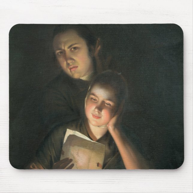 Ein Mädchen, das einen Brief durch Kerzenlicht Mousepad (Vorne)