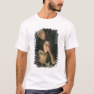 Ein Mädchen, das einen Brief durch Kerzenlicht T-Shirt