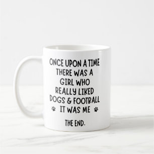 Ein Mädchen, das Fußball und Hunde wirklich moch Kaffeetasse