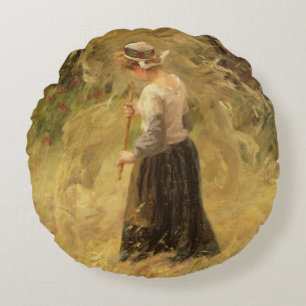 Ein Mädchen, das Heu, 19. Jahrhundert erntet Rundes Kissen