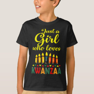 Ein Mädchen, das Kwanzaa Kinara Afrikanischer Stol T-Shirt