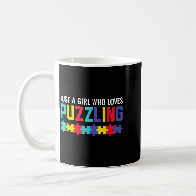Ein Mädchen, das Rätsel-Rätsel-Horror liebt Kaffeetasse (Links)