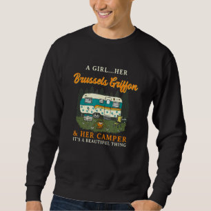 Ein Mädchen ihr Brüsseler Griffon und ihr Camper B Sweatshirt