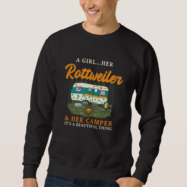 Ein Mädchen, ihr Rottweiler und ihr Camper Rottwei Sweatshirt (Vorderseite)