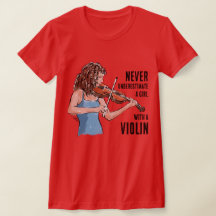 Ein Mädchen mit einem Violin-T-Shirt