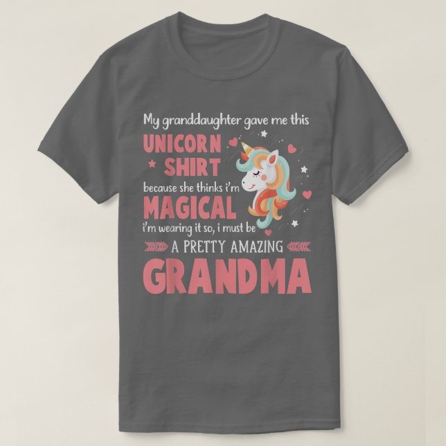 Ein magisches Oma-Einhorn von der Großtochter T-Shirt (Design vorne)
