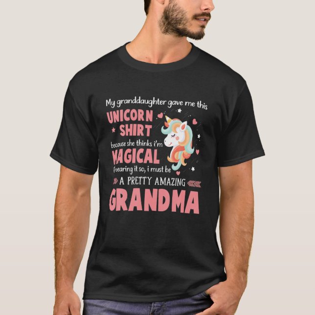 Ein magisches Oma-Einhorn von der Großtochter T-Shirt (Vorderseite)