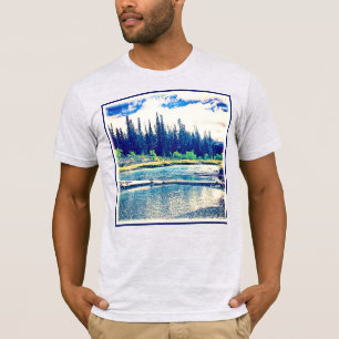 Ein majestätischer kanadischer Wildniswald. Jetzt  T-Shirt