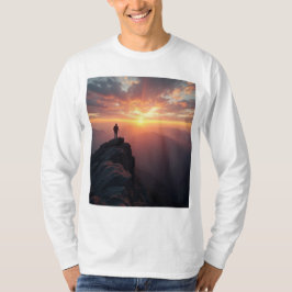 Ein majestätischer Sonnenaufgang vom Gipfel des Be T-Shirt