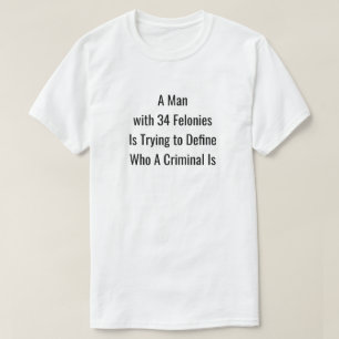 Ein Mann mit 34 T - Shirt