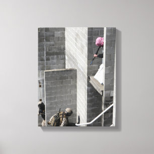 Ein Marine- und Rolle-spielender feindlicher Leinwanddruck