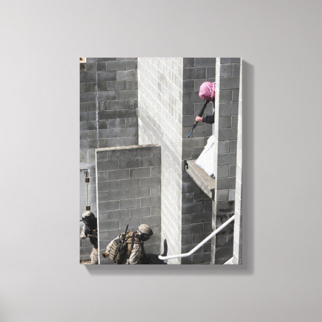 Ein Marine- und Rollenspielfeind Leinwanddruck (Vorderseite)