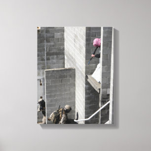 Ein Marine- und Rollenspielfeind Leinwanddruck