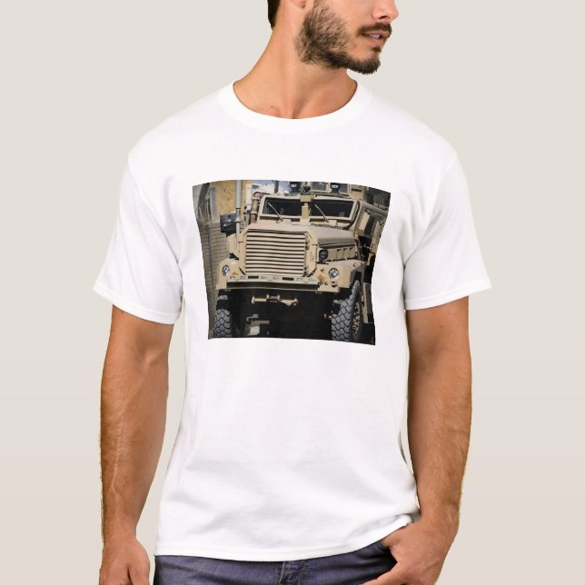 Ein minenresistentes, ambusgeschütztes Fahrzeug T-Shirt (Vorderseite)