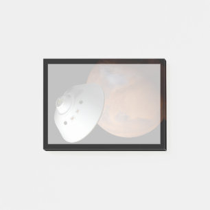 Ein mit Aeroshell angereichertes Raumfahrzeug nähe Post-it Klebezettel