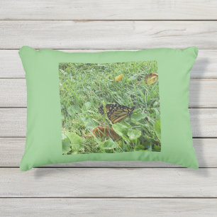 Ein Monarchen-Schmetterling Kissen Für Draußen