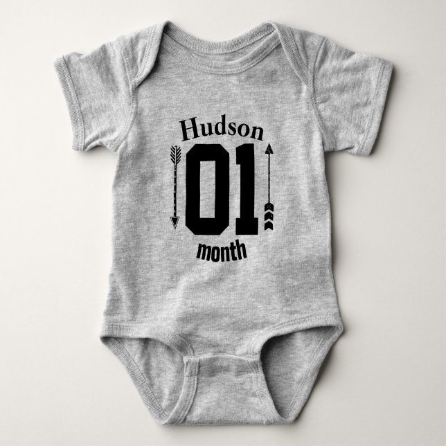 Ein Monat Pfeile Baby Boy Personalisiert Strampler (Vorderseite)
