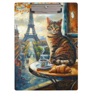 Ein Morgen in Paris Getigelte Katze im Café Klemmbrett