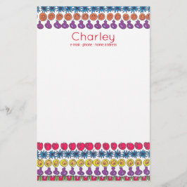 Ein Muster von Obst und Blume personalisiert Briefpapier