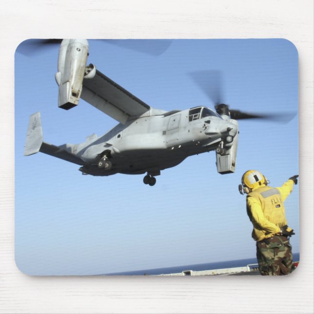 Ein MV-22 Osprey startet von der USS Nassau Mousepad (Vorne)