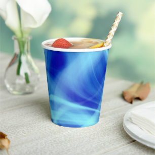 Ein mystischer blauer Nebel Pappbecher