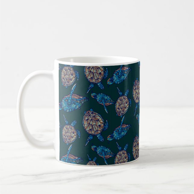Ein nahtloses Muster auf dunklem Hintergrund. keuc Kaffeetasse (Links)