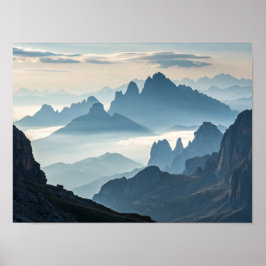 Ein Nebel-Meer: Majestic Mountains bei Sonnenaufga Poster