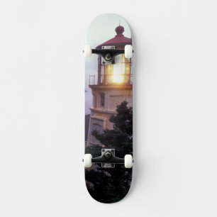 Ein nebiger Tag an der Küste von Oregon in der Hec Skateboard