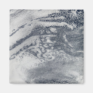 Ein Netz der Wolken über dem Pazifischen Ozean Magnet