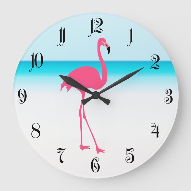 Ein niedlich rosa Flamingo am Strand Große Wanduhr (Vorderseite)