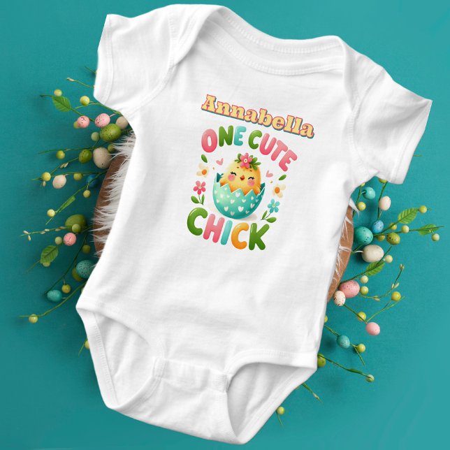 Ein Niedlicher Chick Baby Bird mit Herz und Petale Baby Strampler (One Cute Chick Baby Bird with Hearts and Petals Baby Bodysuit in White)