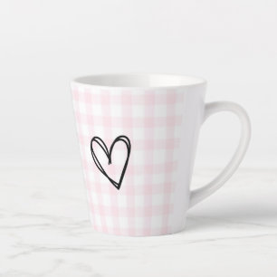 Ein niedlicher Hund, der latte Tasse liebt