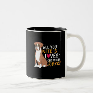 Ein Niedlicher Hund ist ein Boxer Hund. Zweifarbige Tasse