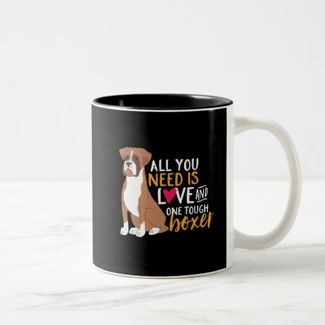 Ein Niedlicher Hund ist ein Boxer Hund. Zweifarbige Tasse (Rechts)