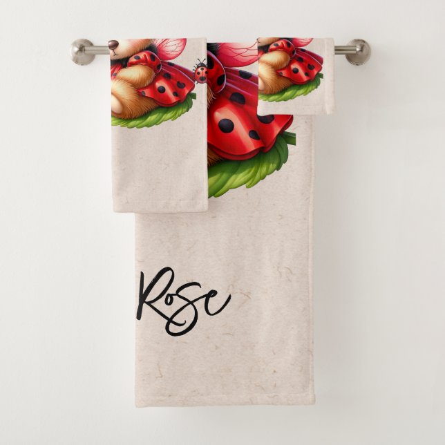 Ein Niedlicher Teddybär, verkleidet wie ein Ladybu Badhandtuch Set (Insitu)