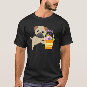 Ein Niedlicher und glücklicher Mops mit einem sehr T-Shirt