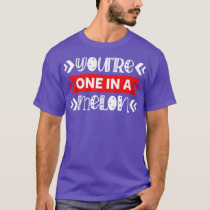 Ein Niedliches Kunstwerk in einem Melon T-Shirt
