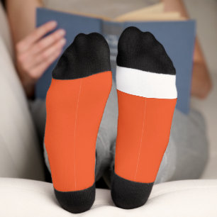 ein orangefarbener Hintergrund Socken