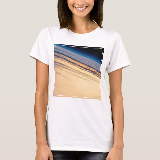 Ein Orbital Sunset von der Küste von Baja Kaliforn T-Shirt (Vorderseite)