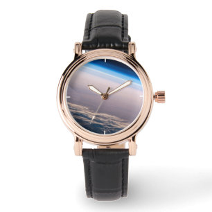 Ein orbitaler Sonnenuntergang vor der Küste von Ca Armbanduhr