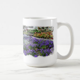 Ein örtliches Greenhouse zeigt ihre Gewinne Tasse