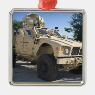 Ein Oshkosh M-ATV Silbernes Ornament